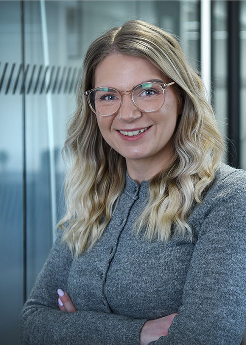 Headshot photo of Ellie Pearson.